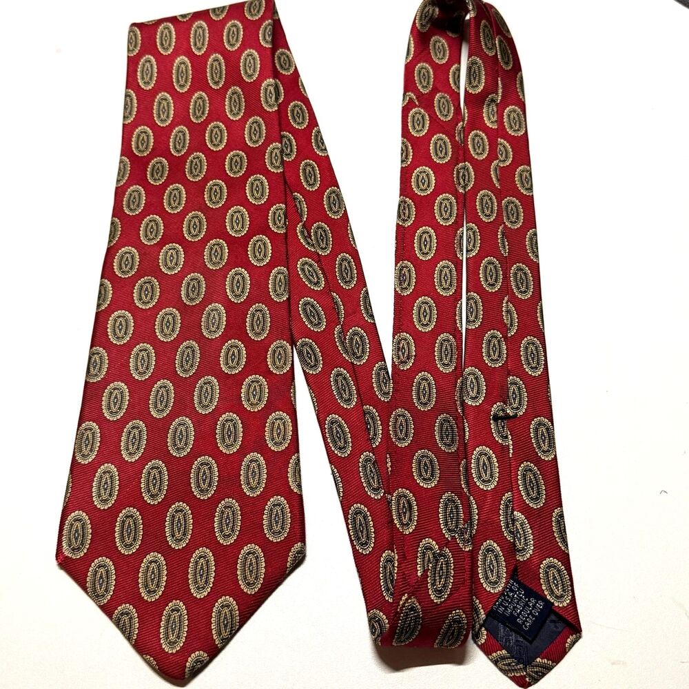 Vintage Roundtree & Yorke All Silk Handmade Tie Red Gold Medallion 3.75" Wide